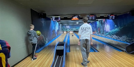 Powiększ grafikę: wyjscie-na-kregle-656508.jpg