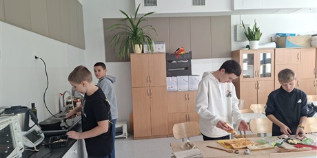 Powiększ grafikę: zajecia-kulinarne-654050.jpg