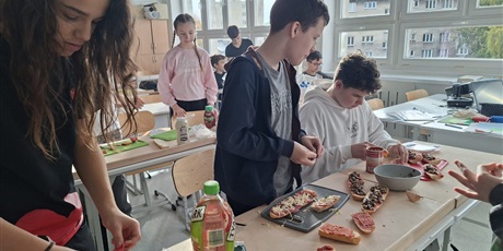 Powiększ grafikę: zajecia-kulinarne-654055.jpg