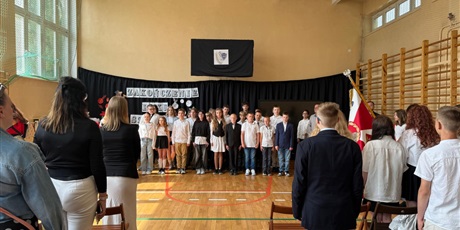 Powiększ grafikę: zakonczenie-roku-szkolnego-klas-4-7-631574.jpg