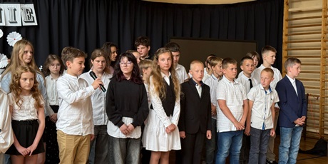 Powiększ grafikę: zakonczenie-roku-szkolnego-klas-4-7-631575.jpg