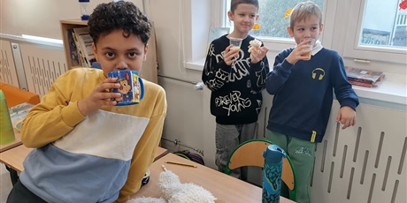 Powiększ grafikę: zdrowi-byc-chcemy-soki-pijemy-660355.jpg