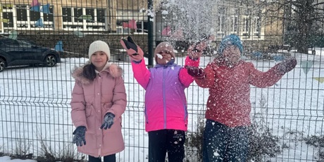 Powiększ grafikę: zimowe-zabawy-669414.jpg