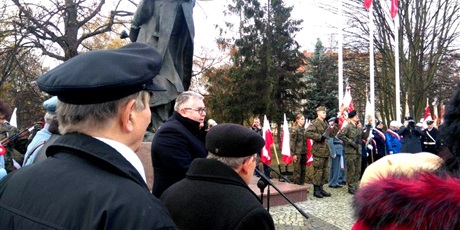 Przy pomniku Józefa Piłsudskiego